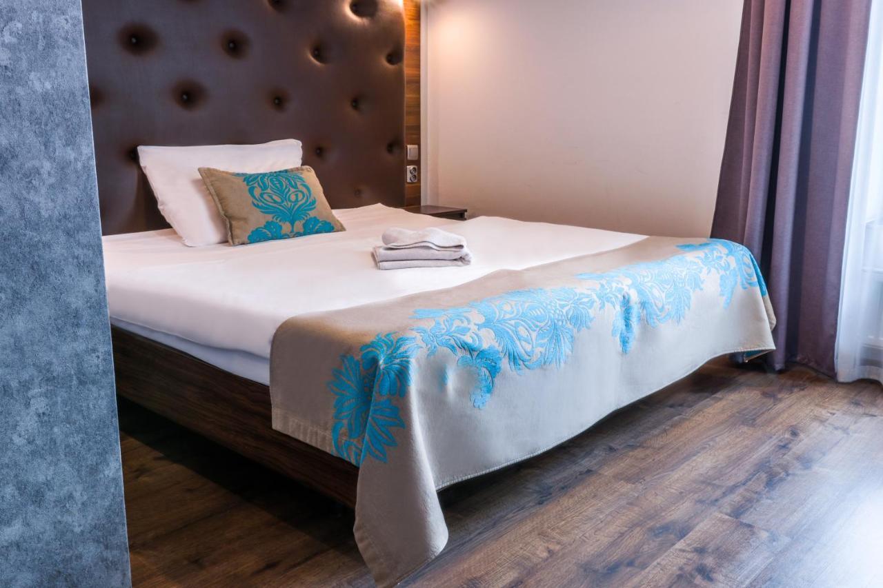 Hotel Opera ทานอฟสเก กูเร ภายนอก รูปภาพ