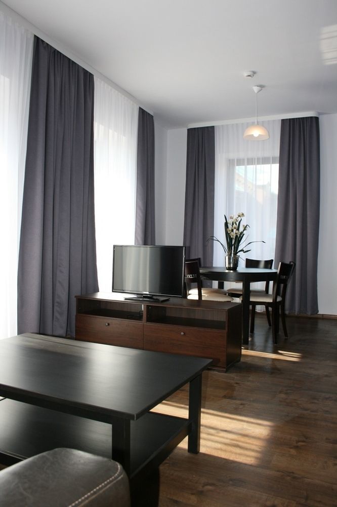 Hotel Opera ทานอฟสเก กูเร ภายนอก รูปภาพ