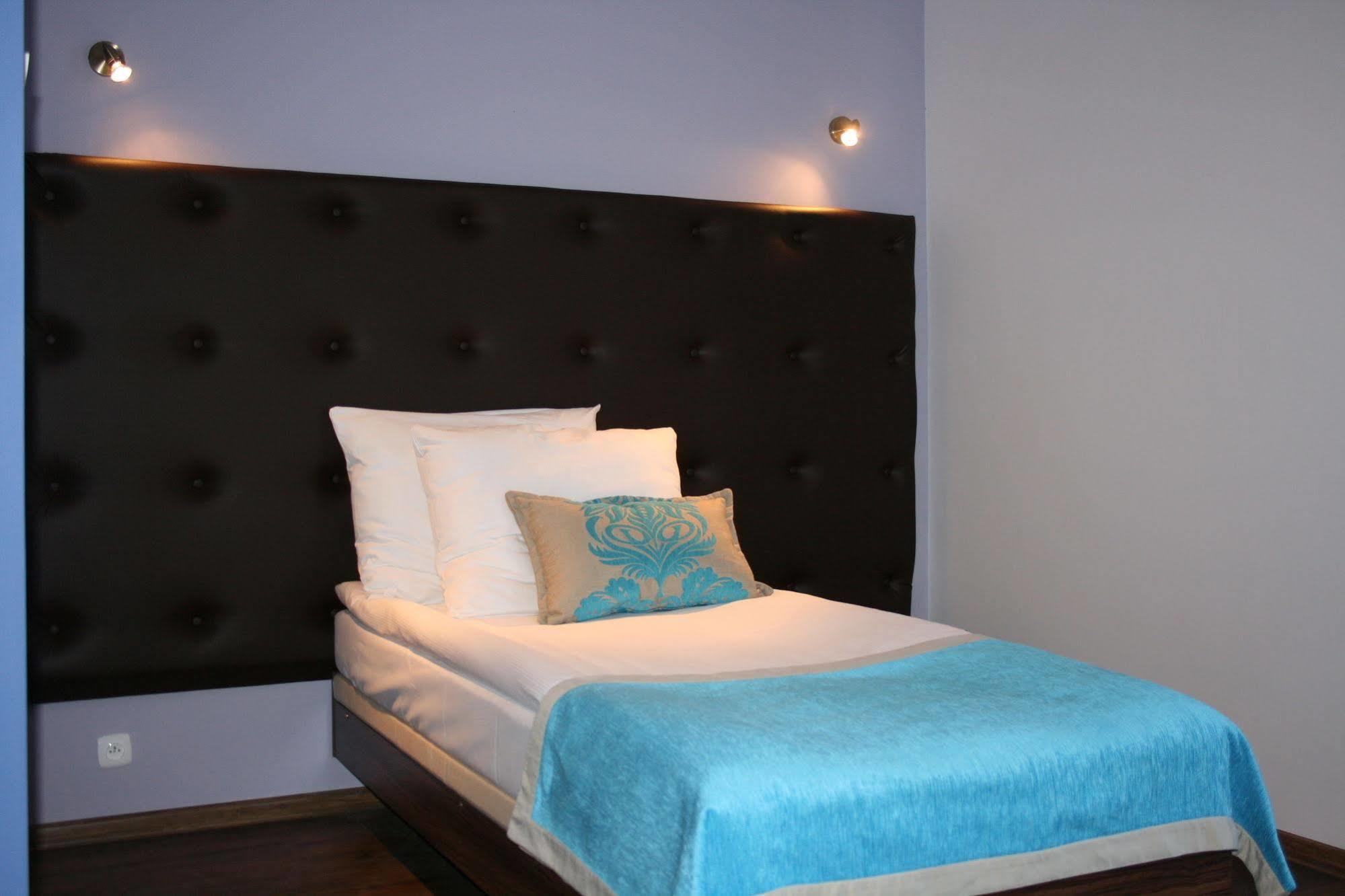Hotel Opera ทานอฟสเก กูเร ภายนอก รูปภาพ