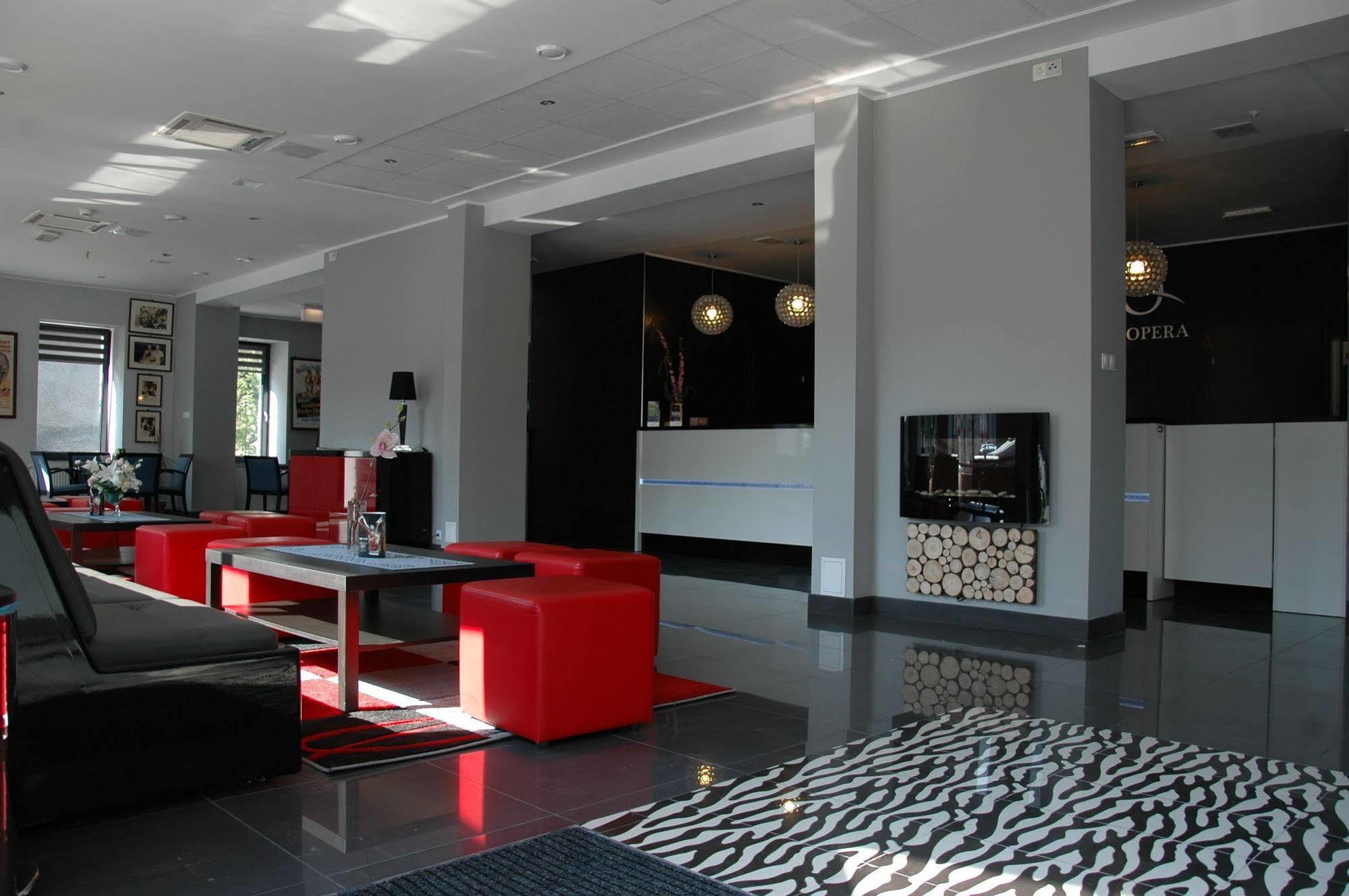 Hotel Opera ทานอฟสเก กูเร ภายนอก รูปภาพ